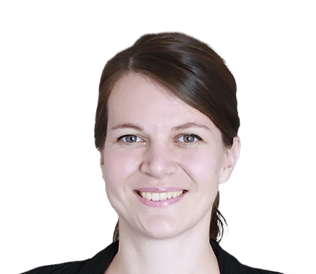 Jasmin Nesbigall von oneworld blickt lächelnd in die Kamera. Sie hat braune Haare mit Seitenscheitel, die im Nacken zusammengebunden sind. Sie trägt ein schwarzes Oberteil. Der Hintergrund ist dunkelblau mit einer geschwungenen, weißen und hellblauen Linie in Wellenform auf der linken Seite.