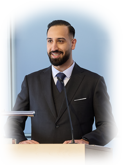 Navid Sheikh au pupitre